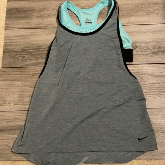 Nike Tops - Nike women’s dri fit size XS workout top with built in sports bra